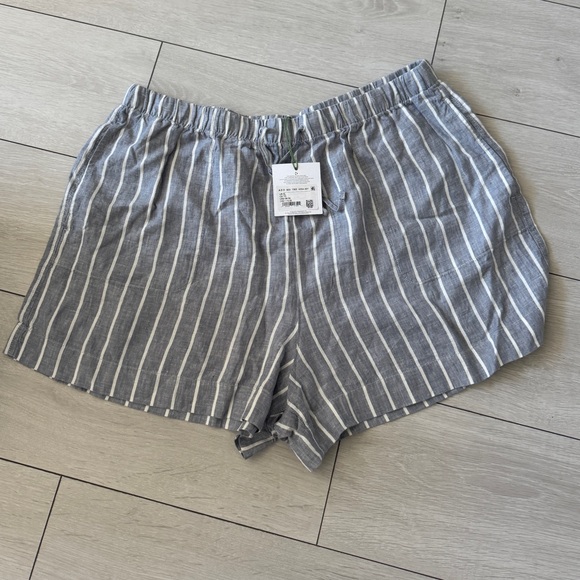 American Eagle Outfitters Pants - Line Gray Striped Women's Shorts